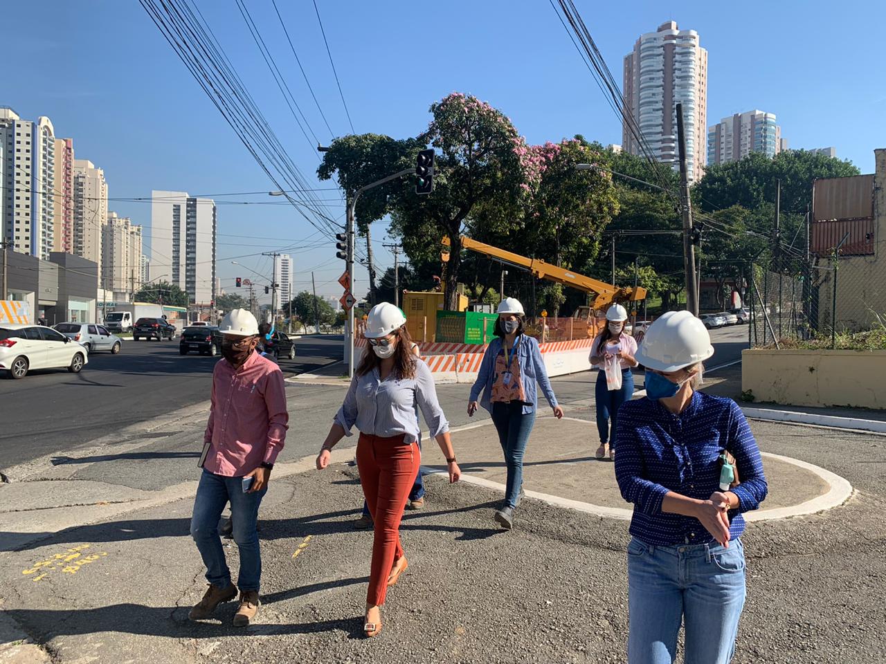 #PraTodosVerem a foto mostra a equipe da Sub AFC vistoriando a obra de saneamento da região.